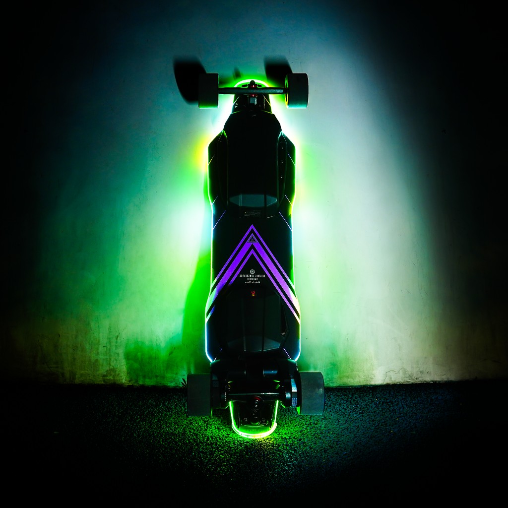 Backfire Zealot S3 — vista de cima com iluminação LED