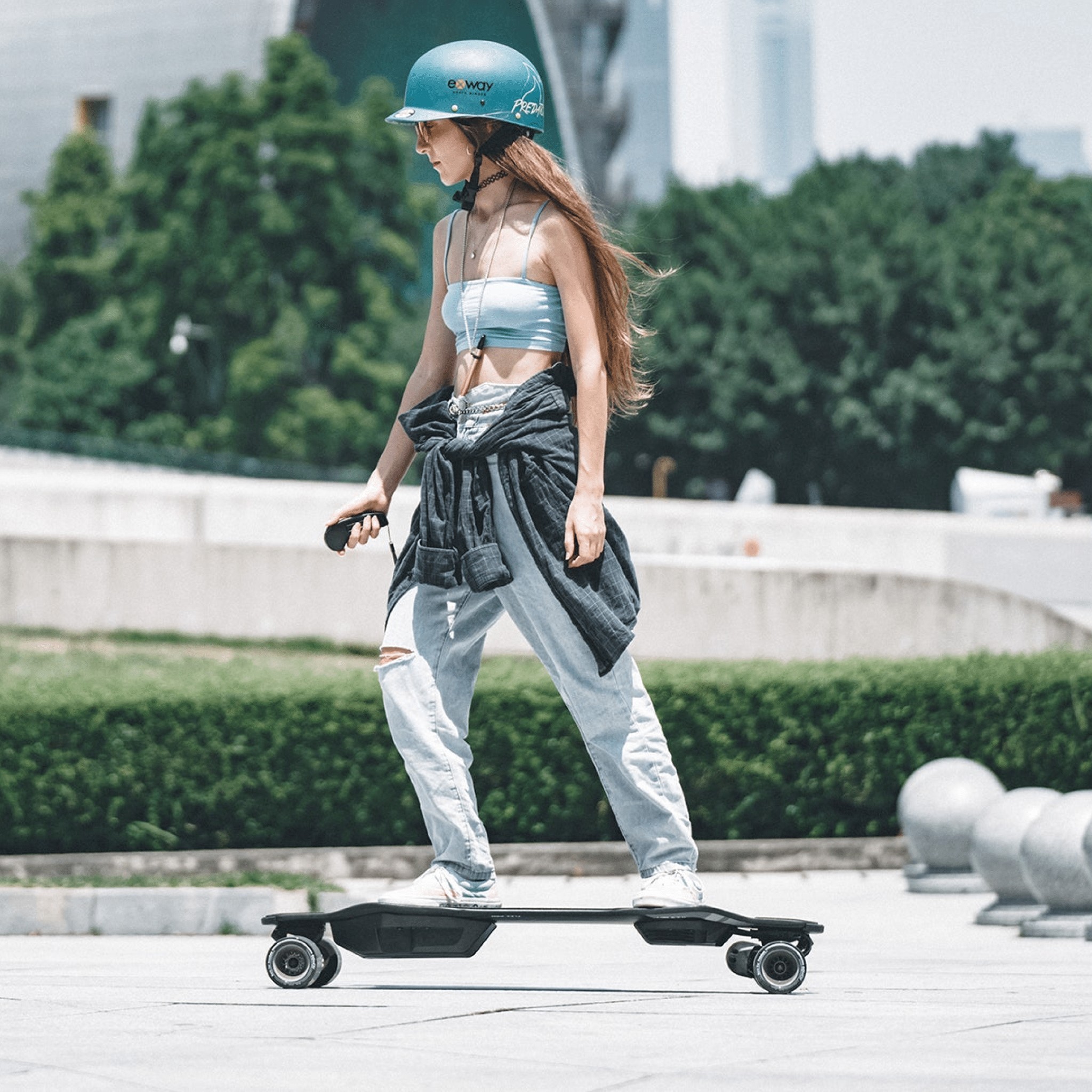 Exway Flex Pro — utilizadora com capacete Exway