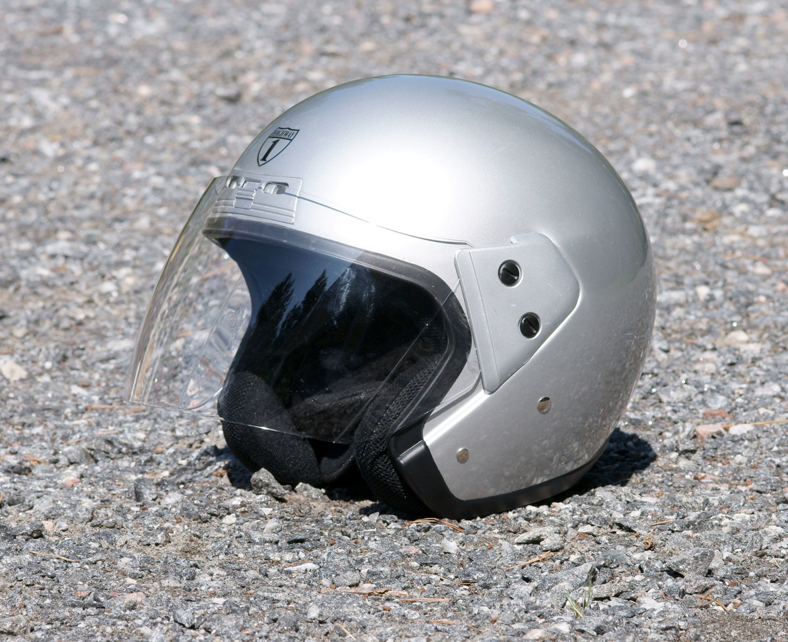 Capacete aberto com viseira — perspetiva lateral
