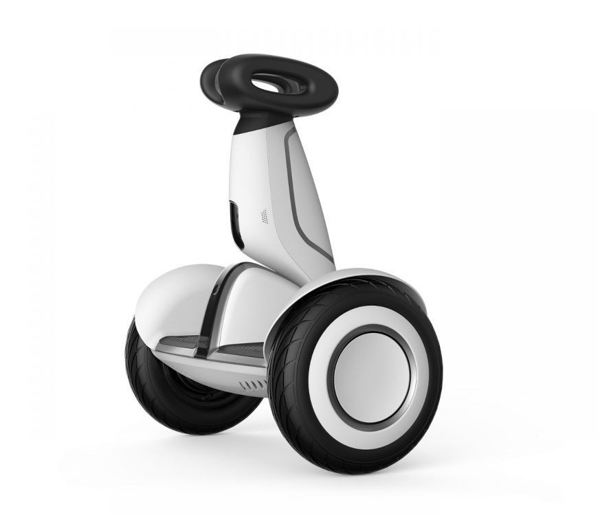 Segway Ninebot S-Plus — perspetiva de três quartos